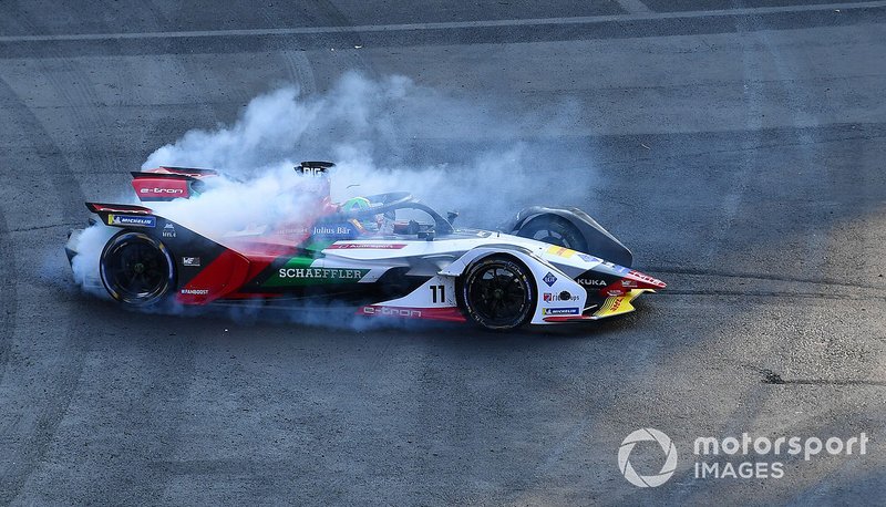 Lucas Di Grassi, Audi Sport ABT Schaeffler, Audi e-tron FE05 fait des donuts pour fêter sa victoire