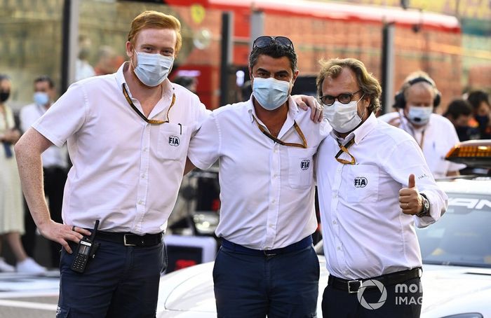 Tom Wood, Delegado de Medios de la FIA, Michael Masi, Director de Carreras de la FIA, en la parrilla