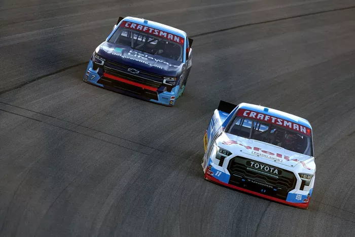 Corey Heim, TRICON Garage Toyota, Carson Hocevar, Spire Motorsports Chevrolet