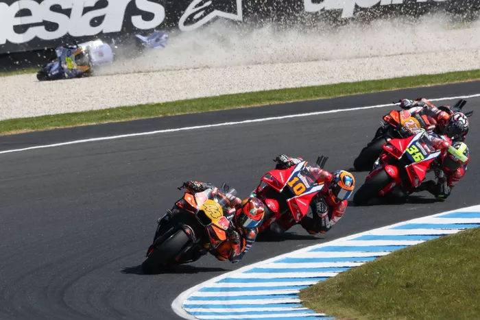 Pol Espargaro, Red Bull KTM Tech3, Fermin Aldeguer, Gresini Racing crash