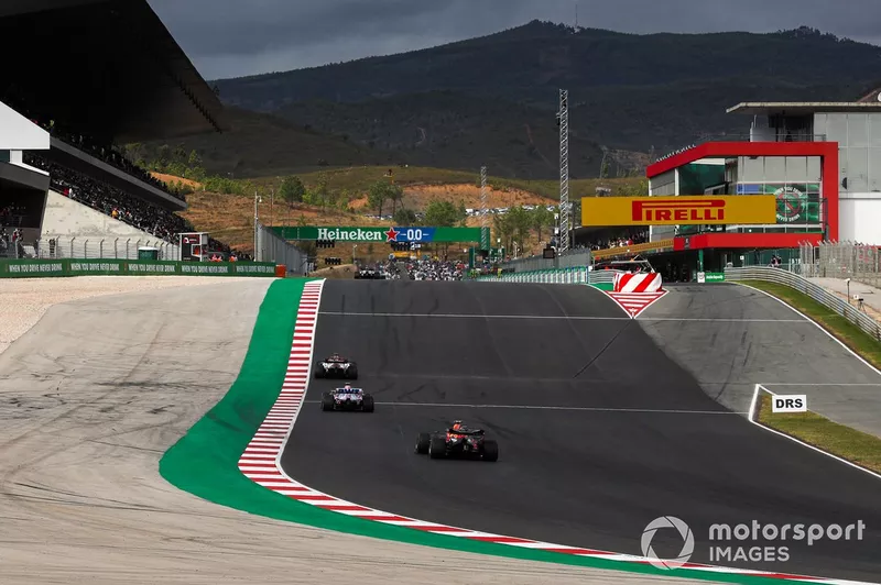 Kimi Raikkonen, Alfa Romeo Racing C39, Sergio Perez, Racing Point RP20, Alex Albon, Red Bull Racing RB16