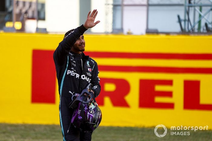 Ganador Lewis Hamilton, Mercedes-AMG F1 celebra en Parc Ferme
