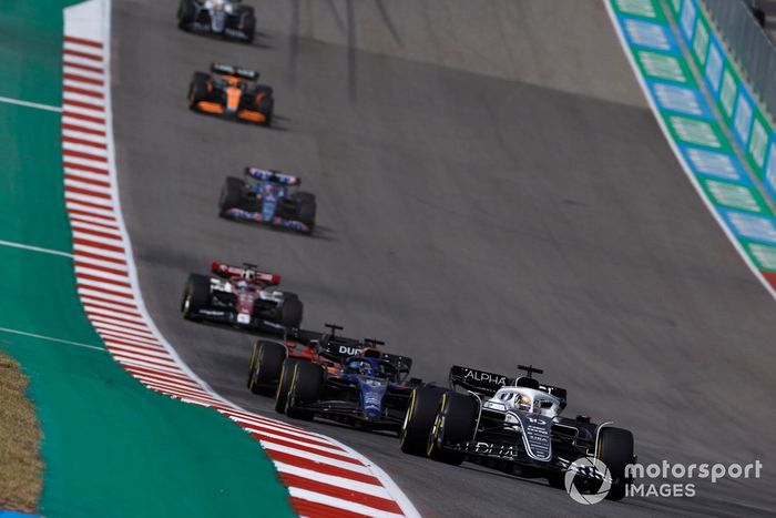 Pierre Gasly, AlphaTauri AT03, Alex Albon, Williams FW44, Charles Leclerc, Ferrari F1-75