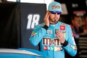  Kyle Busch, Joe Gibbs Racing, Toyota Camry M&M's Hazelnut