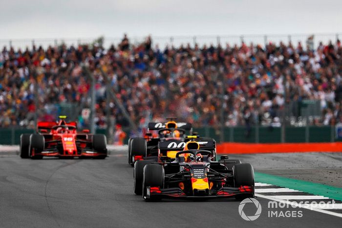 Leclerc confuso tras perder posiciones con el coche de seguridad
