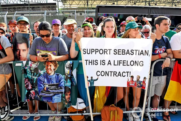 Sebastian Vettel, Aston Martin, fans