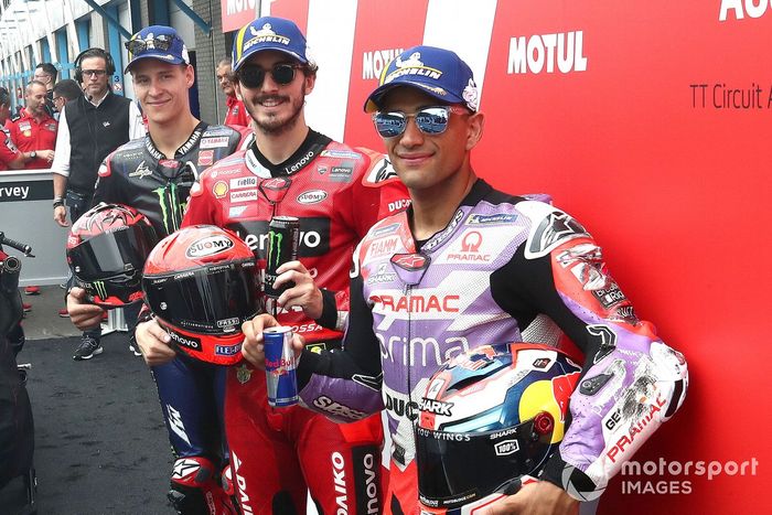 Top3 clasificados: segundo Fabio Quartararo, Yamaha Factory Racing ganador de la pole Francesco Bagnaia, Ducati Team tercero Jorge Martín, Pramac Racing  
