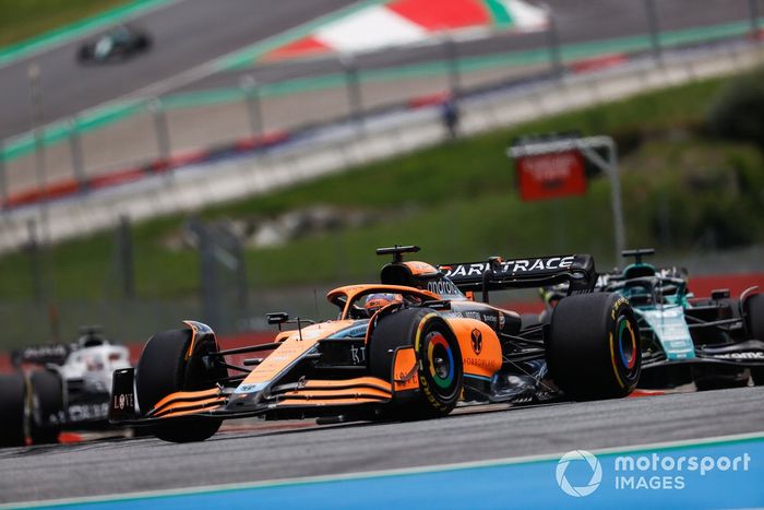 Daniel Ricciardo, McLaren MCL36, Lance Stroll, Aston Martin AMR22