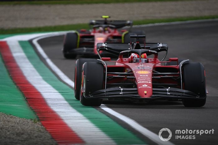 Charles Leclerc, Ferrari F1-75, Carlos Sainz Jr, Ferrari F1-75