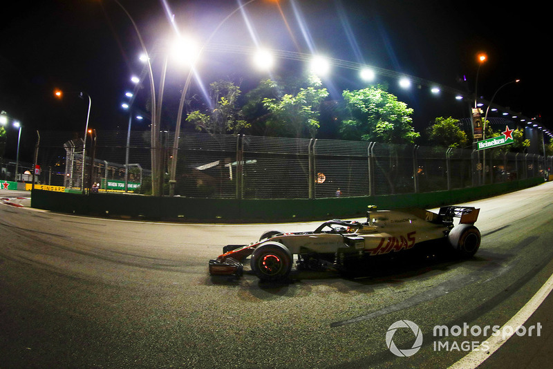 16: Кевін Магнуссен, Haas F1 Team VF-18, 1'39.644