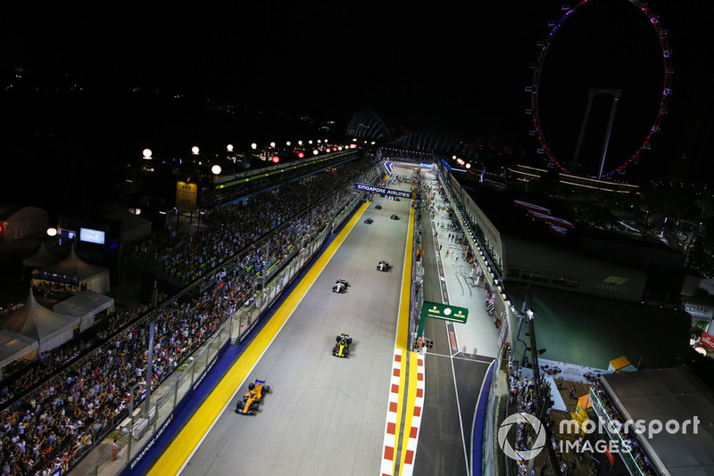 Fernando Alonso, McLaren MCL33, precede Carlos Sainz Jr., Renault Sport F1 Team R.S. 18, Charles Leclerc, Sauber C37, e Marcus Ericsson, Sauber C37