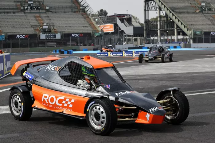 Benito Guerra con el ROC Car