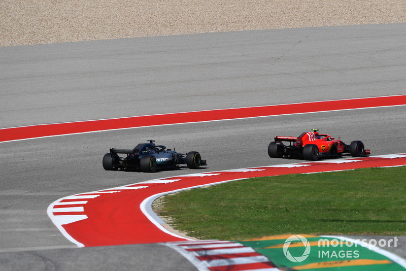 Kimi Raikkonen, Ferrari SF71H leads Lewis Hamilton, Mercedes AMG F1 W09 EQ Power+ 