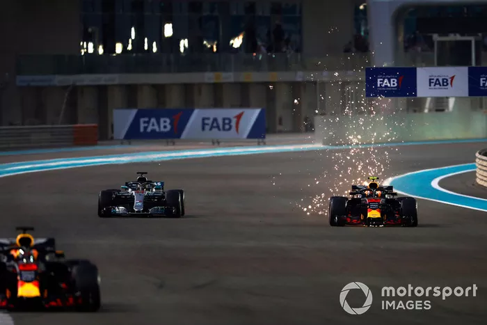 Daniel Ricciardo, Red Bull Racing RB14, Max Verstappen, Red Bull Racing RB14, y Lewis Hamilton, Mercedes AMG F1 W09 EQ Power+