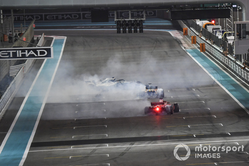 Lewis Hamilton, Mercedes-AMG F1 W09, Sebastian Vettel, Ferrari SF71H e Fernando Alonso, McLaren MCL33, festeggiano con dei donut alla fine della gara