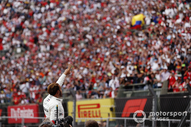 Lewis Hamilton, Mercedes AMG F1, celebra su quinto título