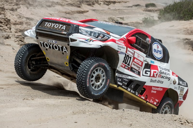Переможець. #301 Toyota Gazoo Racing Toyota Hilux: Нассер Аль-Аттія, Маттьйо Бомель