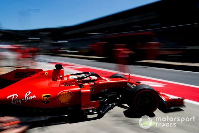 Sebastian Vettel, Ferrari SF90, lascia il garage