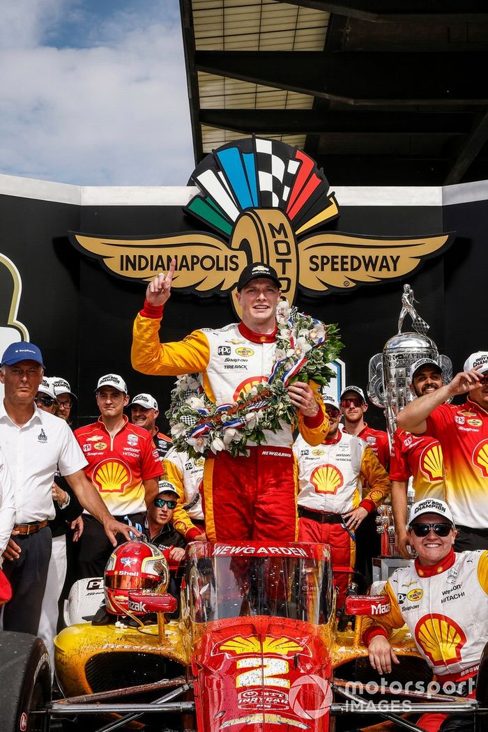 Ganador de la carrera Josef Newgarden, Team Penske Chevrolet