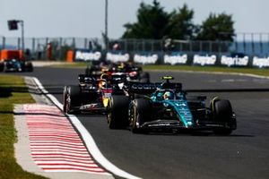 Fernando Alonso, Aston Martin AMR23, Sergio Pérez, Red Bull Racing RB19