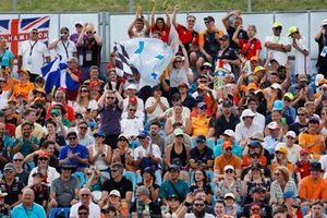 Aficionados en la tribuna