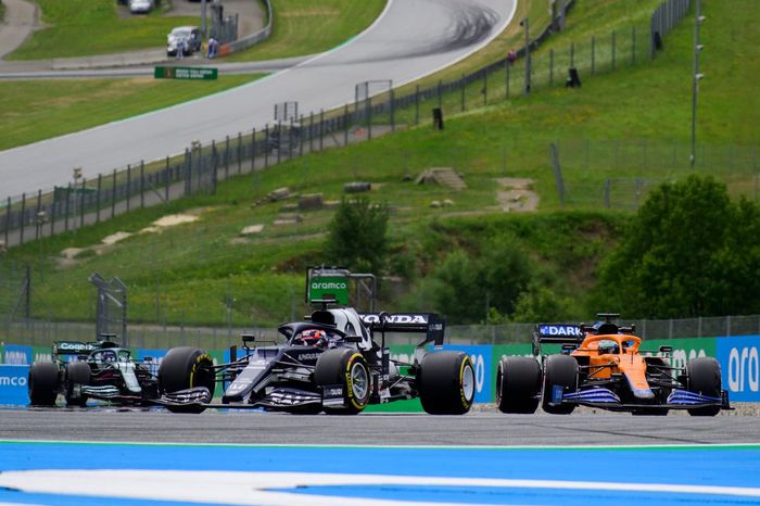 Yuki Tsunoda, AlphaTauri AT02, Daniel Ricciardo, McLaren MCL35M