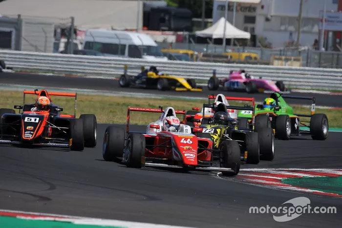 Gabriele Mini, Prema Powerteam, precede Francesco Pizzi, Van Amersfoort Racing N e Leonardo Fornaroli, Iron Lynx Srl