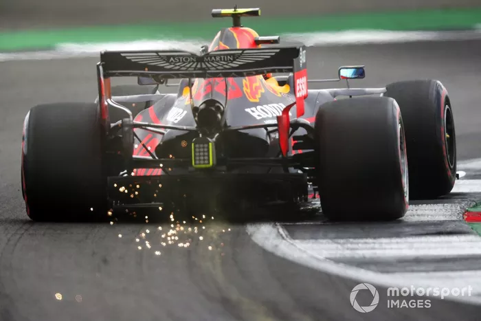 Alex Albon, Red Bull Racing RB16 saca chispas
