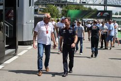 Dietrich Mateschitz, CEO y fundador de Red Bull y Christian Horner, jefe de equipo de carreras de Re