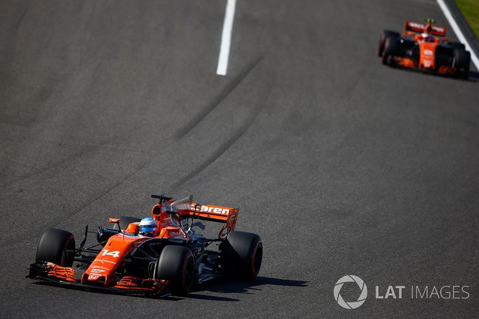  Fernando Alonso, McLaren MCL32, Stoffel Vandoorne, McLaren MCL32
