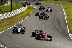 Sebastian Vettel, Ferrari SF70H, Felipe Massa, Williams FW40, Nico Hulkenberg, Renault Sport F1 Team RS17, Kevin Magnussen, Haas F1 Team VF-17