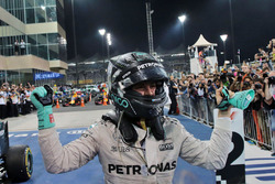 Nico Rosberg, Mercedes AMG F1, fête son titre mondial dans le parc fermé