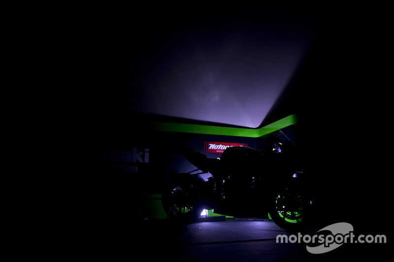 Kawasaki Racing Team Ninja ZX-10RR unveil