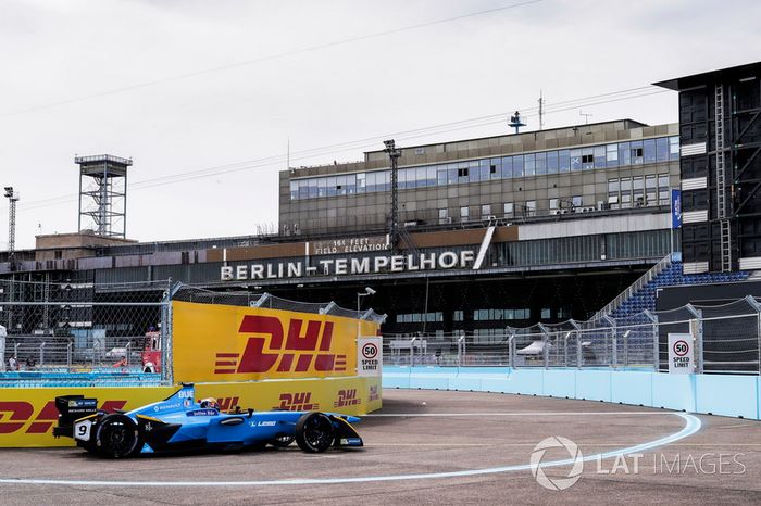 No domingo, o suíço deu o troco, vencendo a segunda bateria. Di Grassi foi o terceiro.