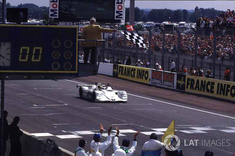 Sieg für Pierluigi Martini, Yannick Dalmas, Joachim Winkelhock, BMW V12 LMR