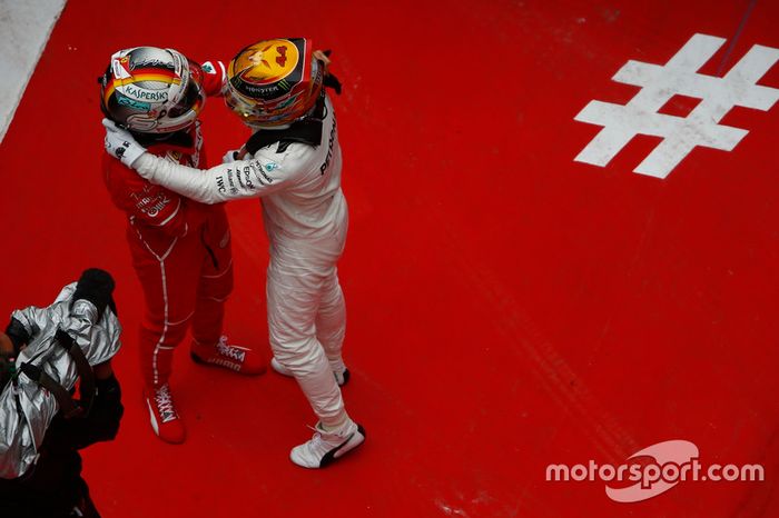 Lewis Hamilton, Mercedes AMG, y Sebastian Vettel, Ferrari