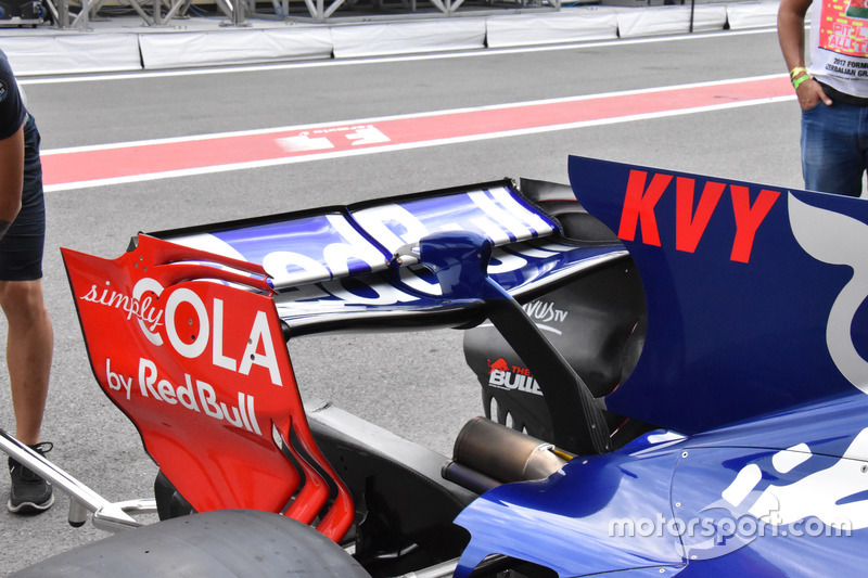 Заднє антикрило Scuderia Toro Rosso STR12