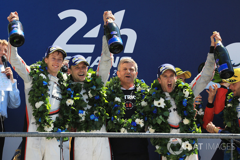 Podio: i vincitori della gara Timo Bernhard, Earl Bamber, Brendon Hartley, Porsche Team