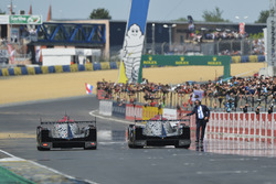 Checkered flag for #38 DC Racing Oreca 07 Gibson: Ho-Pin Tung, Oliver Jarvis, Thomas Laurent, #37 DC Racing Oreca 07 Gibson: David Cheng, Alex Brundle, Tristan Gommendy