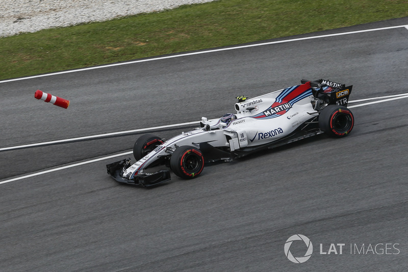 Lance Stroll, Williams FW40 hits a bollard