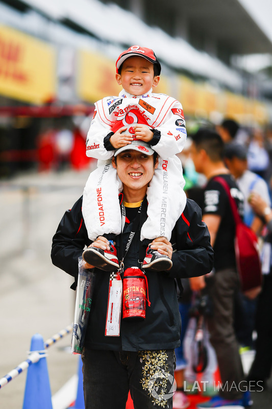 A young McLaren fan