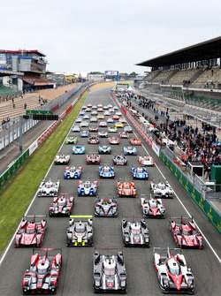 Das traditionelle Gruppenfoto der Autos in Le Mans