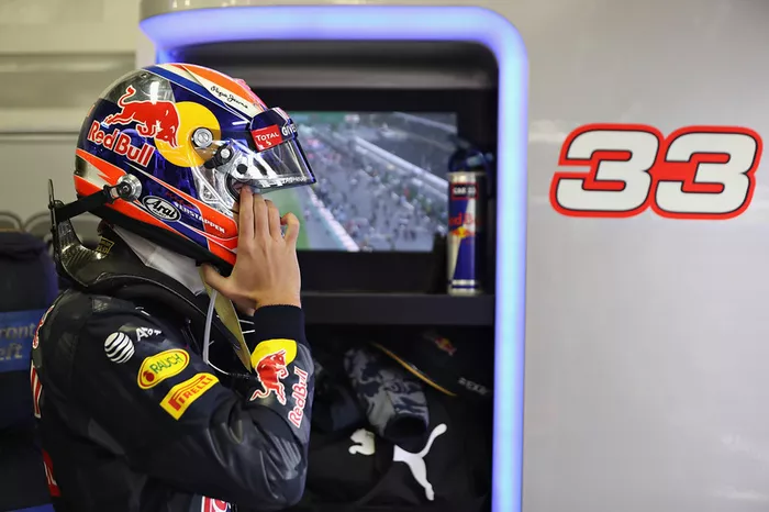 Sin embargo, antes de subir, fue sancionado con 5 segundos, y el podio caía en manos de Vettel