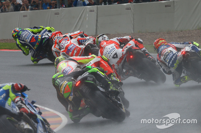Valentino Rossi, Yamaha Factory Racing al comando alla partenza