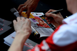 Kimi Raikkonen, Ferrari signs autographs for the fans