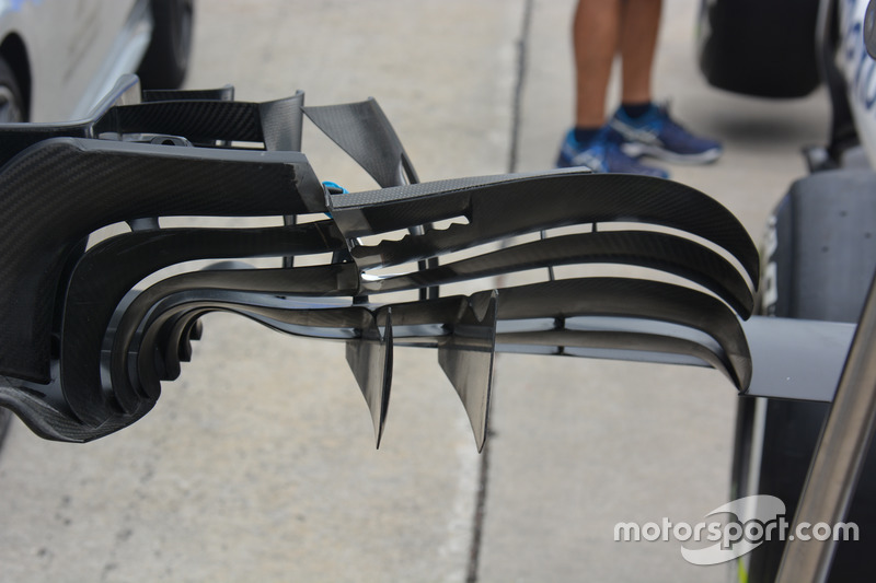 Williams FW38, front wing