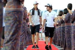 Romain Grosjean, Haas F1 Team y Fernando Alonso, McLaren Honda