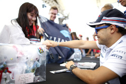 Felipe Massa, Williams, con un fan