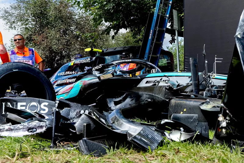 La voiture d'Andrea Kimi Antonelli, Mercedes, après son accident