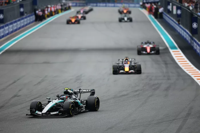 Andrea Kimi Antonelli, Mercedes, Max Verstappen, Red Bull Racing